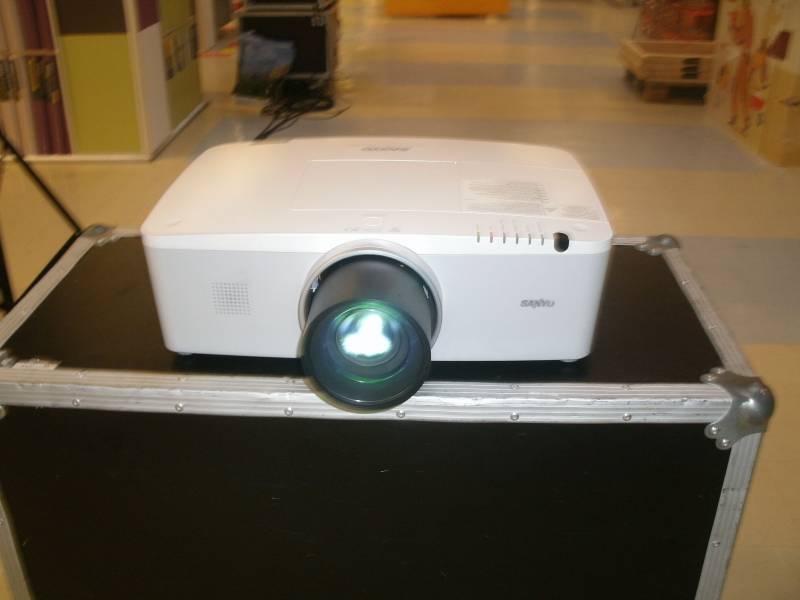 SANYO 6000 lumens