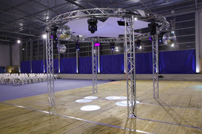 structure en alu en forme de cercle 